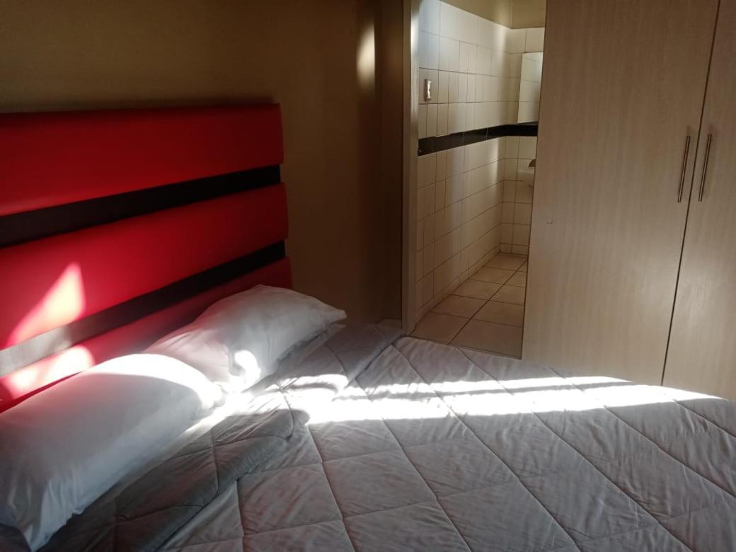 Ebony Guest House Pretoria-Noord エクステリア 写真