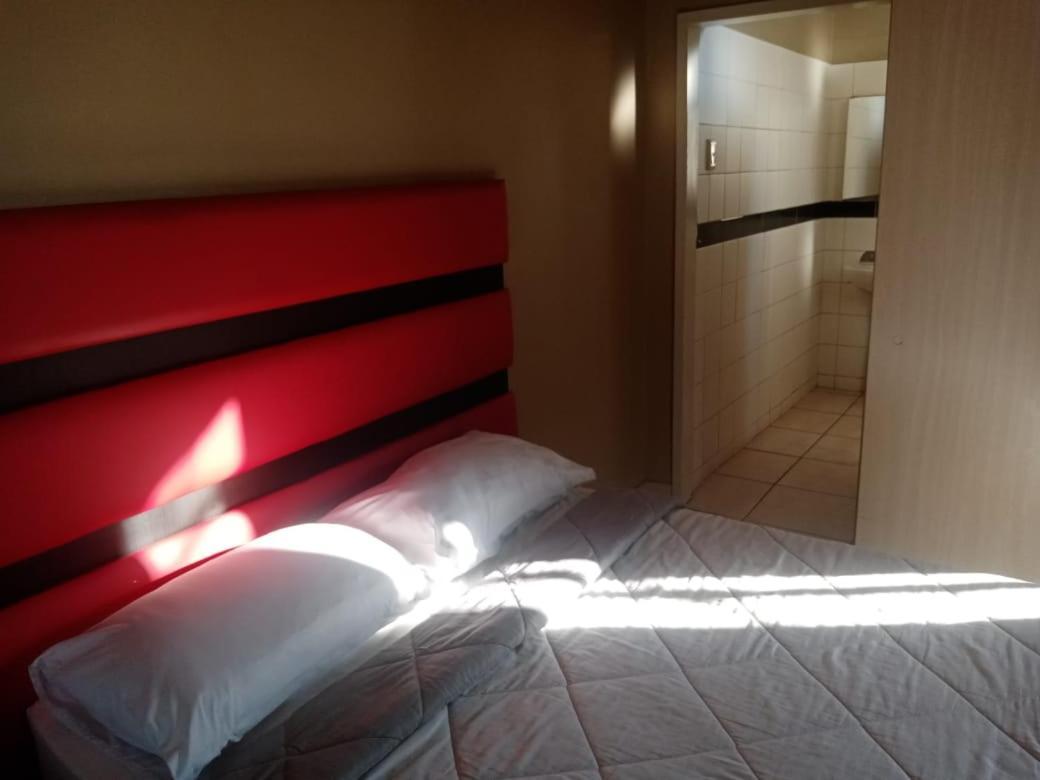 Ebony Guest House Pretoria-Noord エクステリア 写真